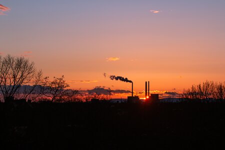 Sonnenuntergang über dem Rheinhafen-Dampfkraftwerk